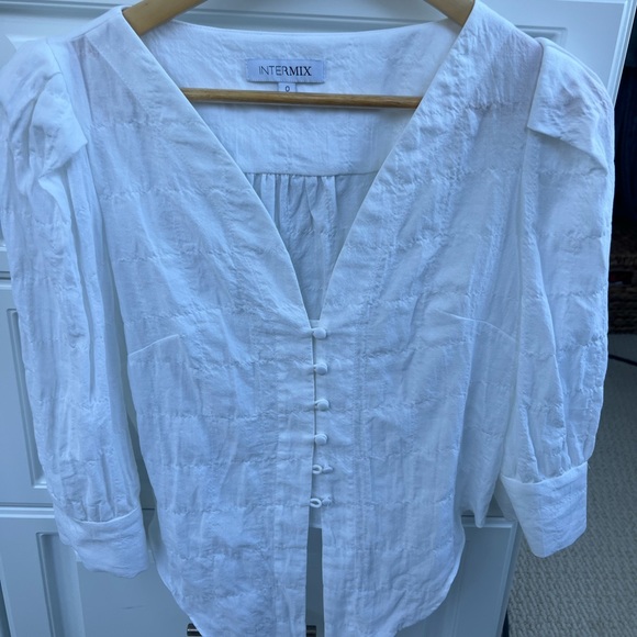 Intermix brand cropped shirt. Size 0 - Picture 2 of 3